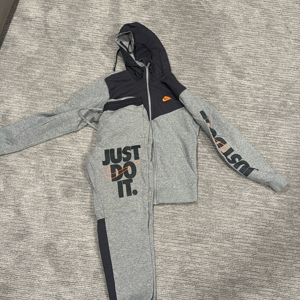 Matching Nike sweatsuit comes with both pants and hoodie
